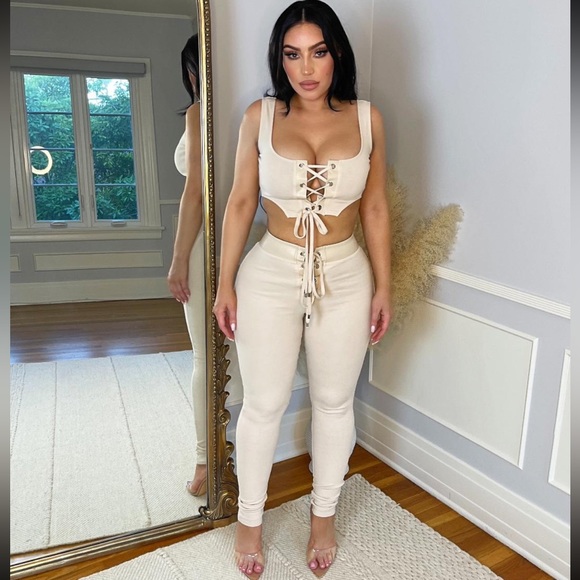 Matching set - Picture 2 of 9